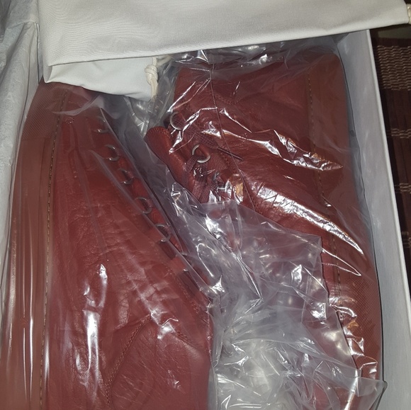 Balenciaga - Picture 5 of 6